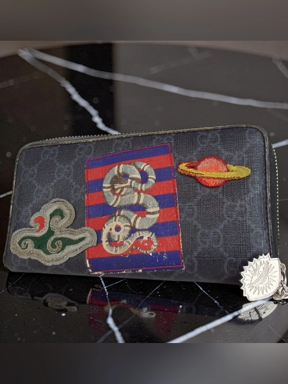 GUCCI GG Supreme Night Courrier Zip Around Wallet 🔥🛸